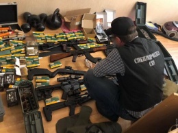 Владельцы изъятого СБУ оружия: "Все легальное, а пистолет еще и наградной"