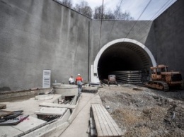 В сети появились фотографии Бескидского тоннеля за месяц до открытия