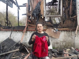 «Дети сгорели заживо»: в Киеве поджигают дома ромов, люди подозревают «Киевавтодор»