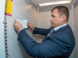 Борис Филатов проверил, как ремонтируют лифты в многоэтажках Днепра