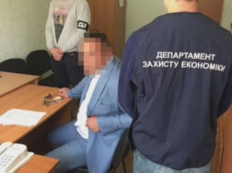 Руководитель аппарата городского суда на Днепропетровщине вымогал взятку