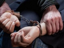 В Днепропетровской области задержали мужчину, который решил похвастаться перед девушкой гранатой (ВИДЕО)