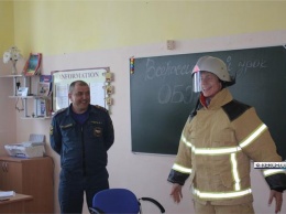 Керченские лицеисты переоделись в пожарных