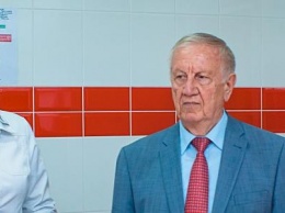 Мэр Черноморска поздравил медиков и посетил новое отделение больницы