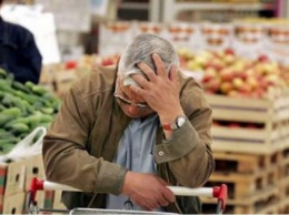 Мусор и черви: скрытая камера показала реалии украинских супермаркетов. ФОТО, ВИДЕО