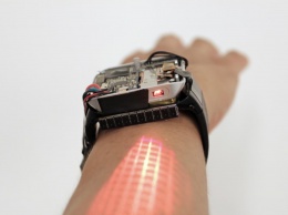 Созданы «умные» часы, которые превращают руку в тачскрин