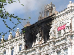На Городецкого в Киеве загорелось историческое здание