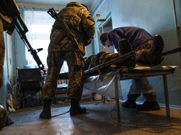 В Донбассе десятки обстрелов: ранены семь бойцов ВСУ