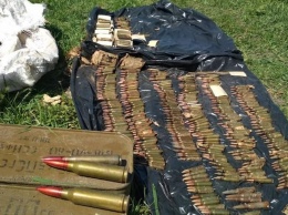 Возле трассы Мариуполь-Донецк найден тайник с боеприпасами