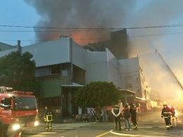 На Тайване вследствие пожара на одном из заводов погибли пятеро спасателей и двое рабочих
