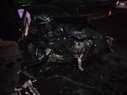 В Одессе автоледи на Infiniti сбила пешехода и врезалась в дом