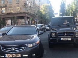 Не уступил дорогу: в центре Киева сразу два водителя избили Мустафу Найема (ФОТО)