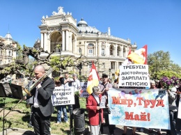 Первомай в Одессе: Хава-Нагила, требование пенсий и патриотические кричалки (фоторепортаж)