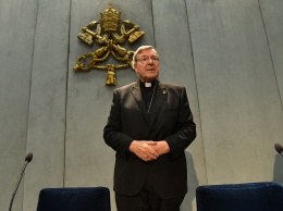 Казначея Ватикана обвиняют в сексуальных домогательствах