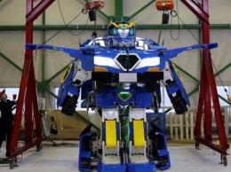 В Японии создали настоящего робота-трансформера (Видео)
