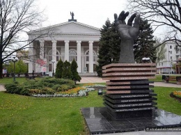В Донецке демонтировали работу знаменитого итальянского скульптора Лоренцо Куинна (фото)