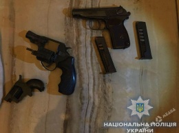 В Одессе в качестве мишени для стрельбы мужчины выбрали автомобиль (фото)