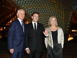 Макрон назвал жену премьер-министра Австралии "вкусной"