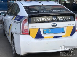 В Кривом Роге пешеход угодил под машину патрульных