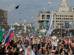 Треть россиян против передачи переписки в мессенджерах властям