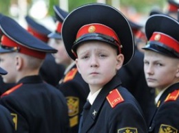 Деды бы гордились: В Туле, репетируя парад Победы, в обморок упало 40 курсантов