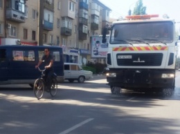 Для чего улицы Мелитополя поливать начали (фото)