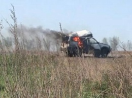 На Донбассе расстреляли автомобиль волонтеров во время разгрузки гуманитарной помощи