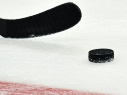 Хоккеист "Бостона" вновь лизнул соперника, несмотря на предупреждение
