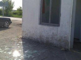 Российские оккупанты обстреляли КПВВ "Гнутово": повреждены два автомобиля, введен режим "Красный" (ФОТО)