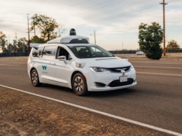 Беспилотный автомобиль Waymo попал в аварию в Аризоне