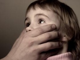 На Тернопольщине мать избила дочь за то, что девочка просила ее не пить