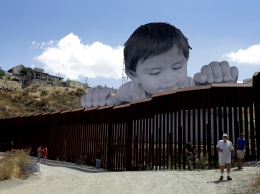 Сешнс: США будут разлучать семьи, чтобы остановить незаконную миграцию