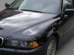 На Молодежном неизвестный поджег BMW 525