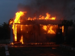 В селе в Новотроицком районе дотла сгорел продуктовый киоск