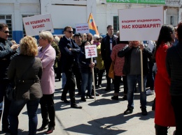 В Хабаровске арендаторы и продавцы закрытых ТЦ вышли на пикет