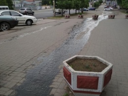 В центре Запорожья по проспекту текут нечистоты (ФОТО, ВИДЕО)