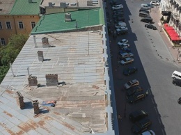 В Одессе дрон заснял нудиста, загоравшего на крыше дома - соцсети