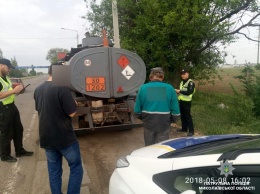 Патрульные обнаружили топливозаправщика с поддельным номером кузова