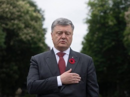 Порошенко возложил цветы к Могиле Неизвестного Солдата и заявил, что украинский солдат победил нацизм