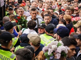 На акции «Бессмертный полк» в Киеве затеяли драку