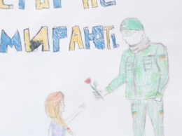 В центре Киева дети рисуют трогательные листовки бойцам на передовую