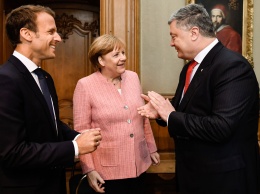Меркель, Макрон и Порошенко встретились в Германии