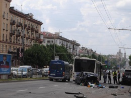 В центре Запорожья пьяный водитель Lexus сбил несколько машин, превысив скорость: среди госпитализированных ребенок, - ФОТОРЕПОРТАЖ