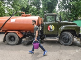 Сухой закон по-одесски: как горожане воду добывают (фоторепортаж)