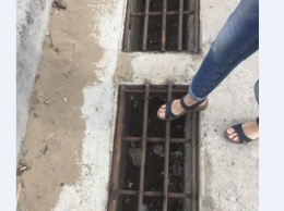 На одной из улиц местная жительница провалилась под землю (ФОТО)