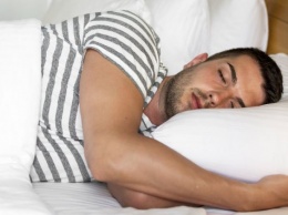Ухудшает отдых на 40%: что нельзя делать перед сном