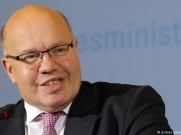С чем глава Минэкономики Германии едет в Киев и Москву?