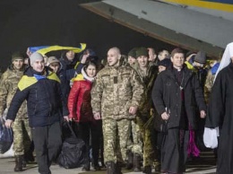 Освобожденным из плена ОРДЛО украинцам выплатят по 100 тысяч гривен