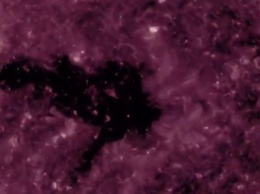 NASA показало "корональную дыру" на Солнце