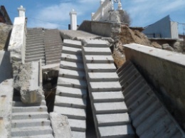 "Пятилетие несезона": В сети показали разруху и мусор на крымских пляжах